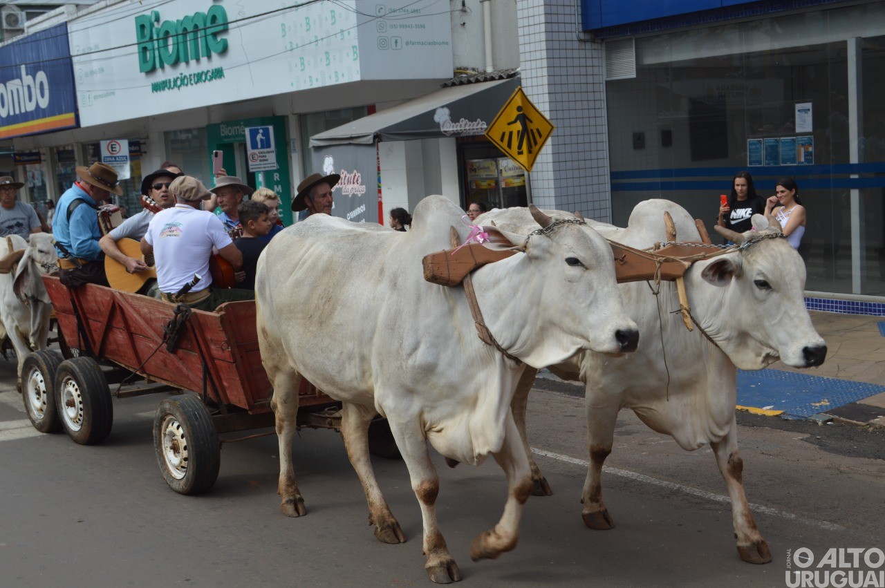 Desfile Farroupilha encerra festejos de FW