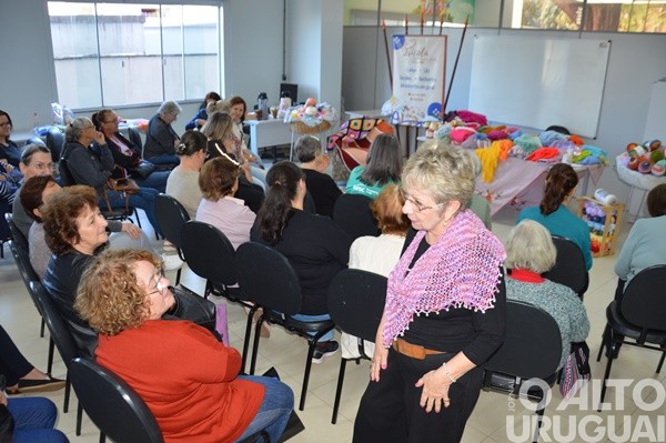 Tricolã promove workshop de tricô e crochê em FW
