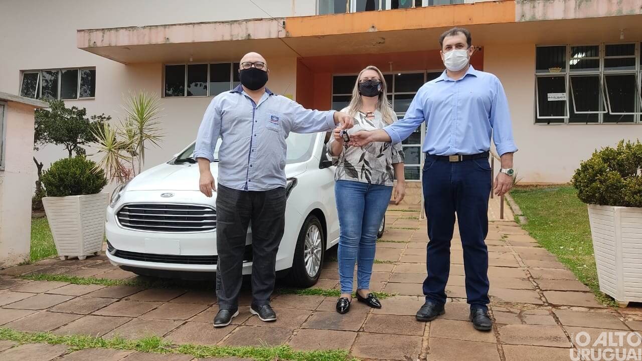 Secretaria de Educação de Planalto adquire novo veículo