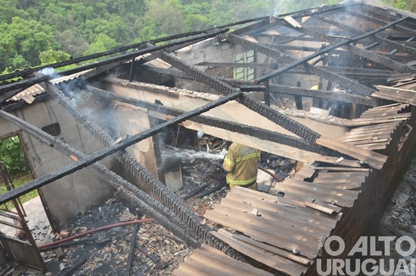 FW: Bombeiros atendem mais um incêndio em residência