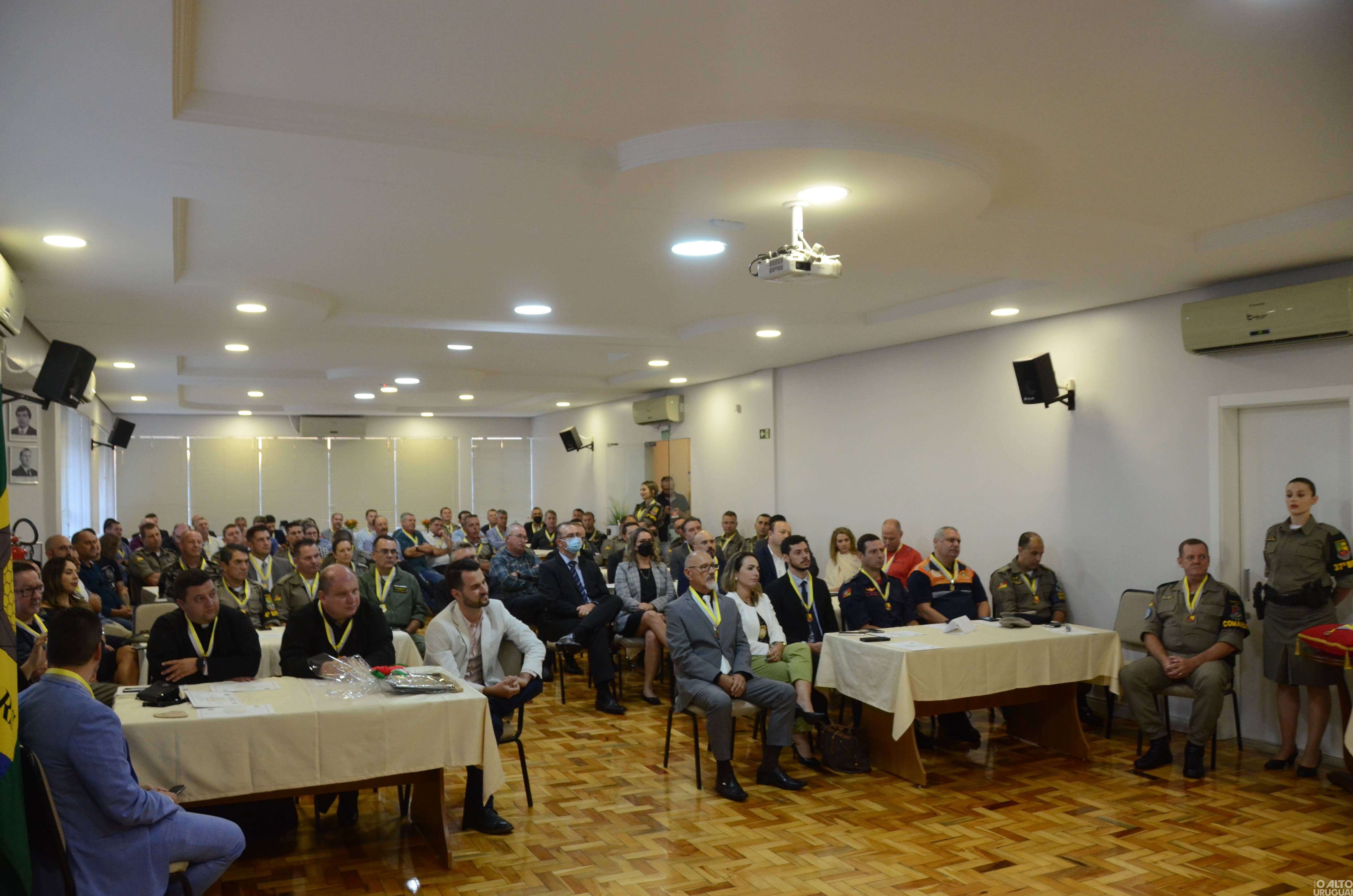 37º BPM realiza cerimônia de entrega de comendas