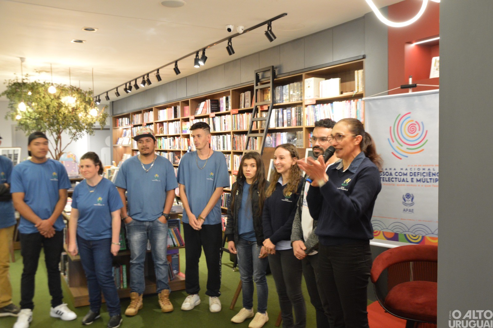 Apae-FW promove exposição fotográfica