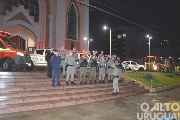 BM e Bombeiros de FW realizam homenagem a sargento morto em Caxias