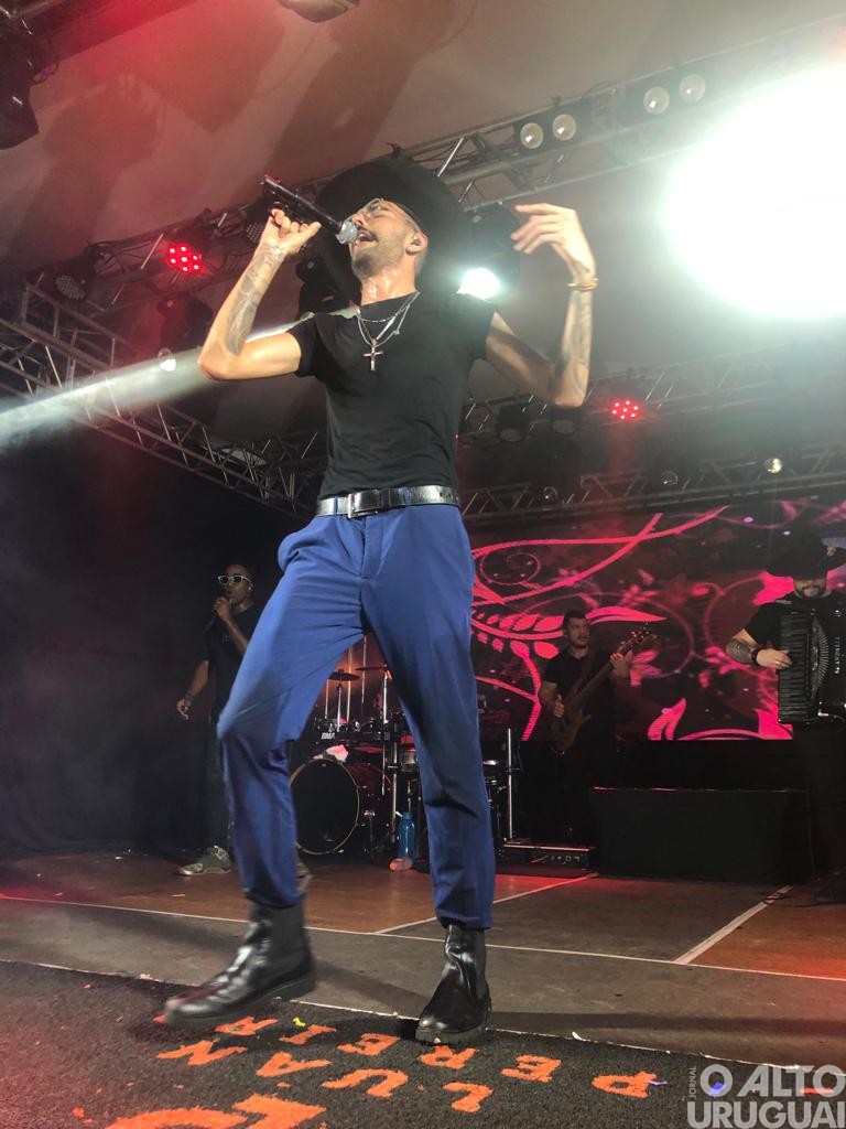 Sertanejo Luan Pereira reúne grande público em show em FW