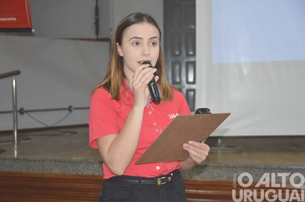 Evento realizado pela Creluz em Pinhal marca o Dia da Árvore