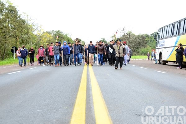 Indígenas voltam a bloquear a BR-386 em Iraí
