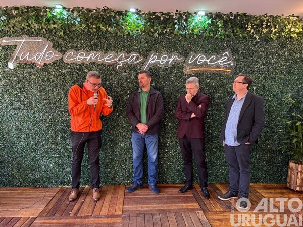 Cresol Raiz está presente na feira com atrações interativas, negócios e presença marcante no agro