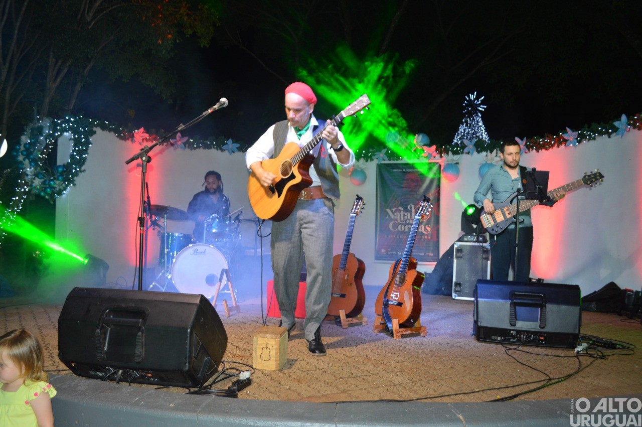 Acendimento de luzes marca a abertura do Natal em Rodeio Bonito