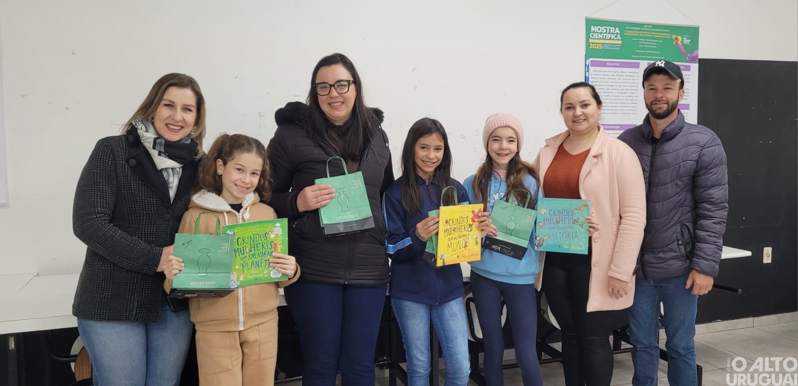 Alunas da Escola Caiçara conquistam destaque em Mostra Cultural Regional