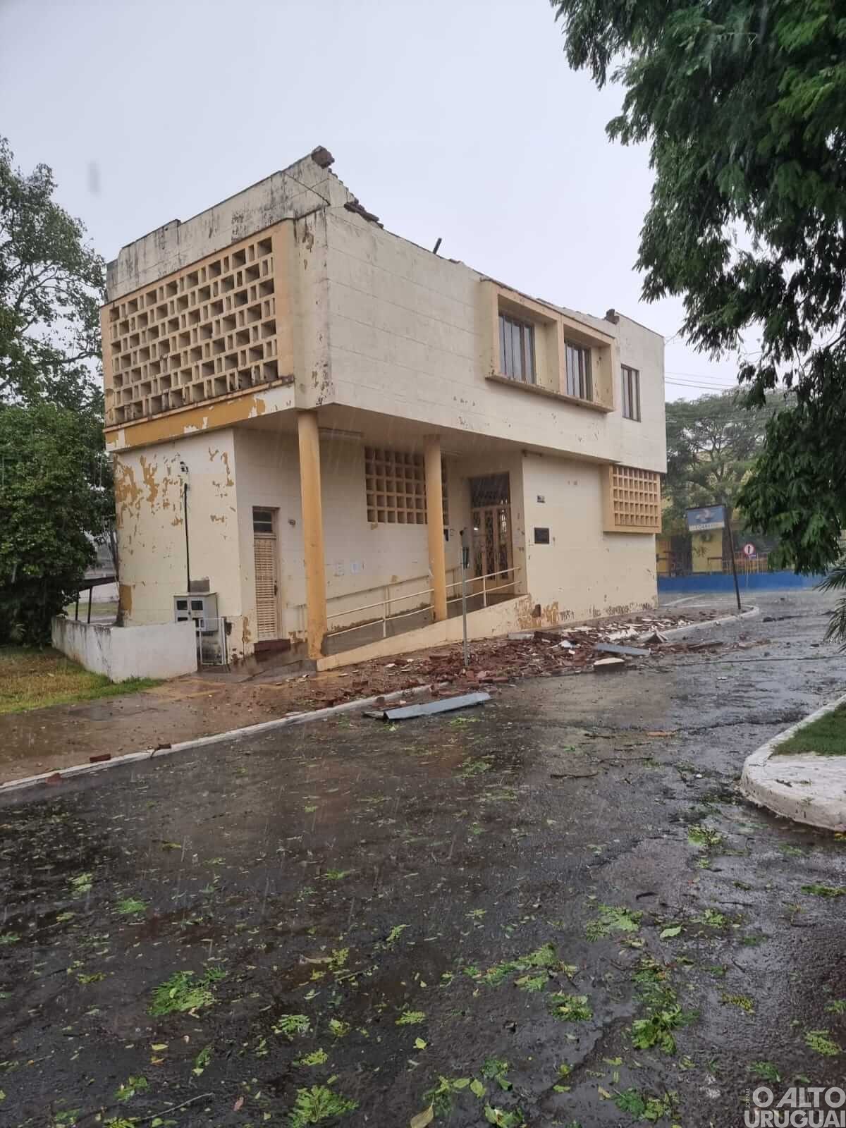 “Uma estiagem avassaladora, agora um temporal para levar o restante”