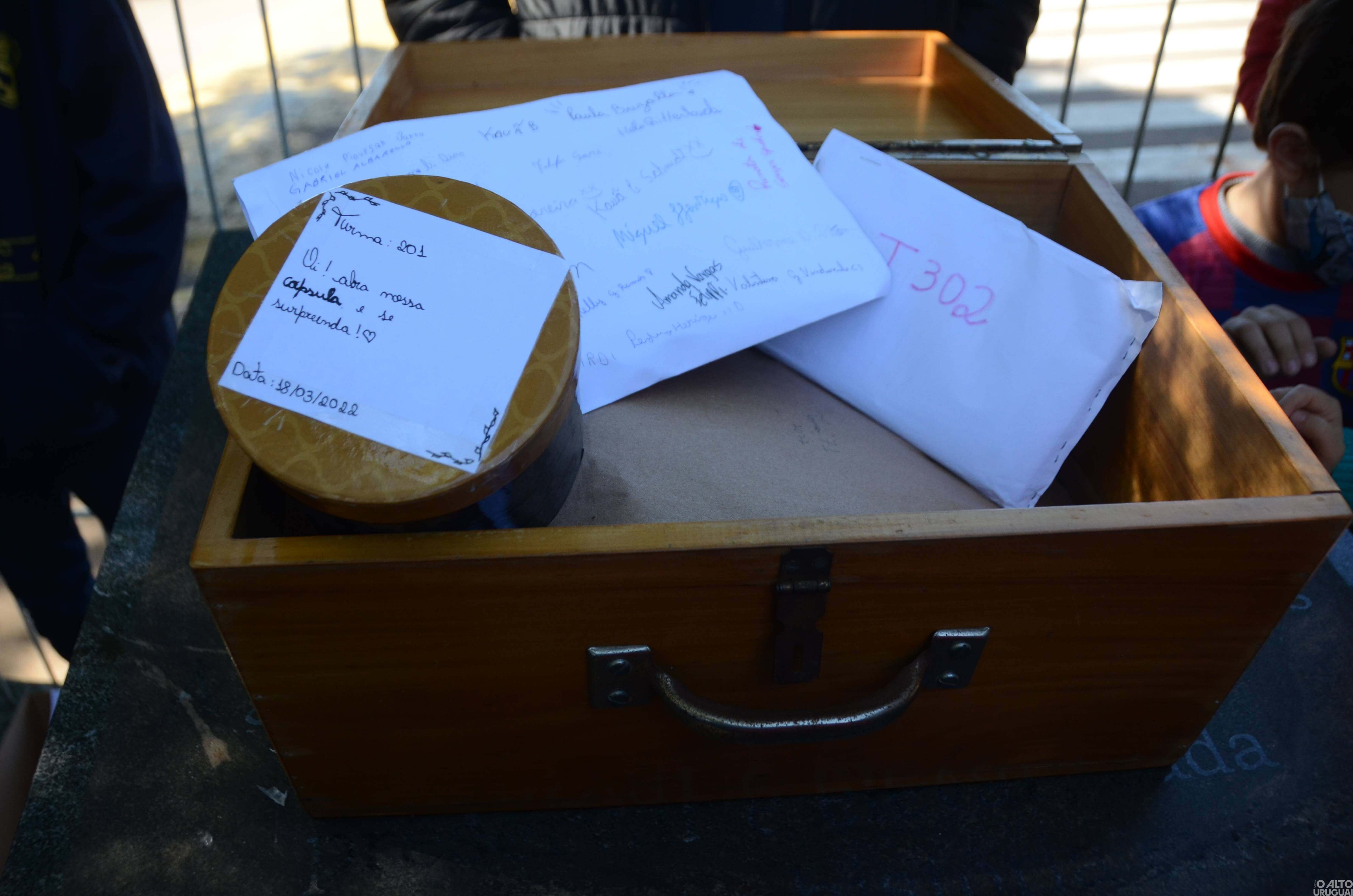 Cápsula do tempo é aberta em FW para celebrar os 60 anos da Escola Cardeal Roncalli