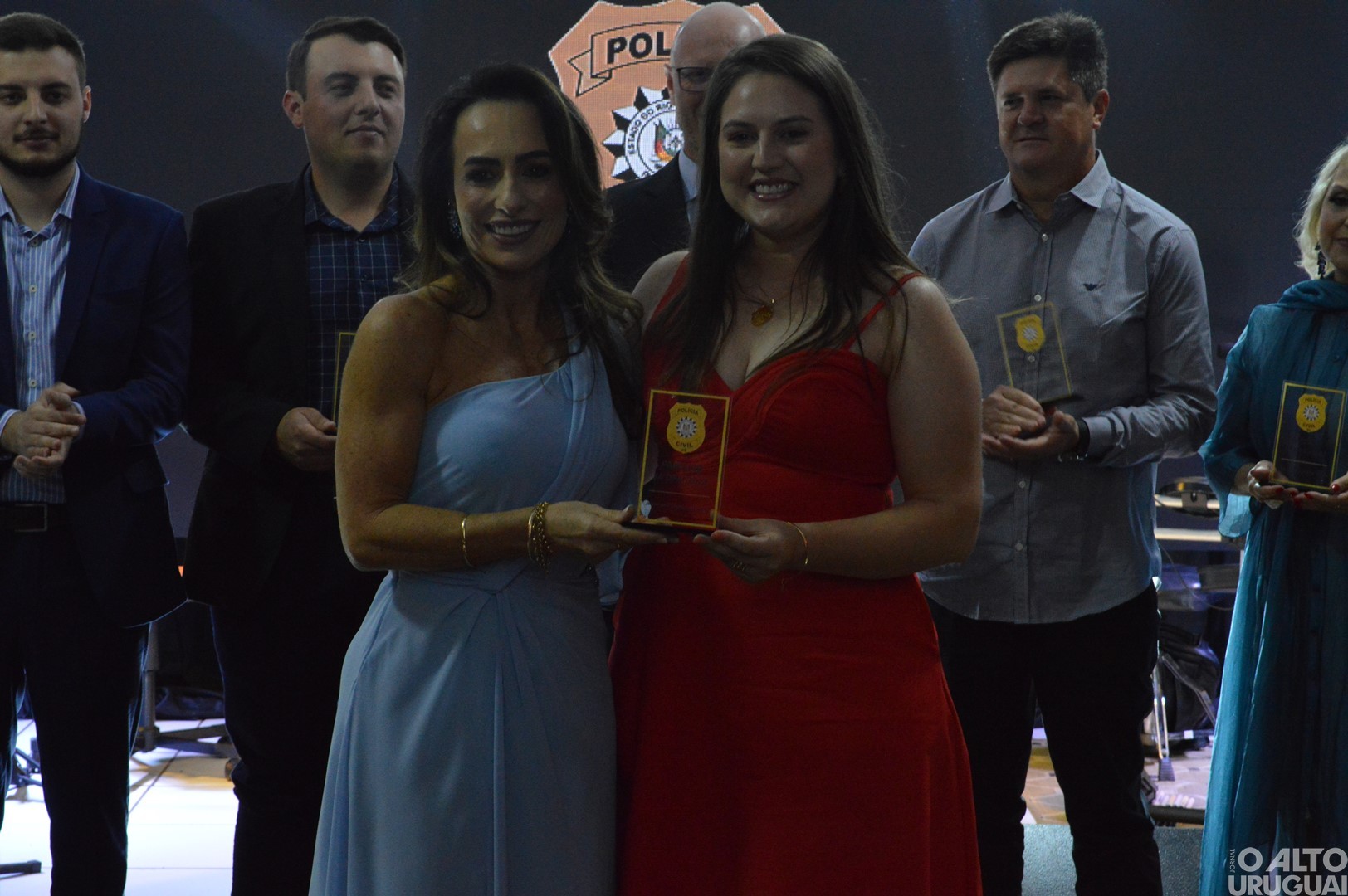 Baile Golden Night homenageia parceiros da Polícia Civil