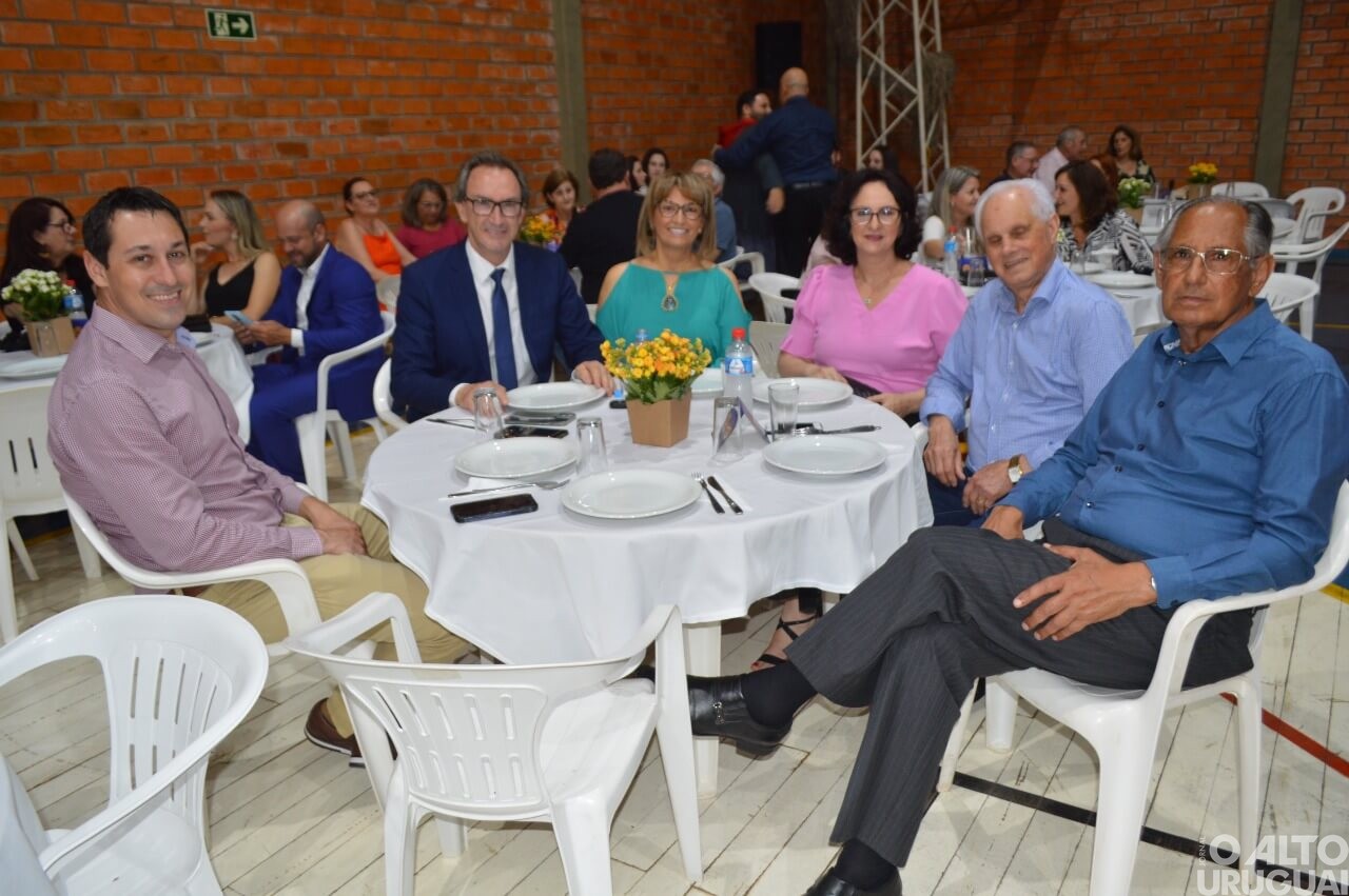 Jantar marca 40 anos da Apae-FW