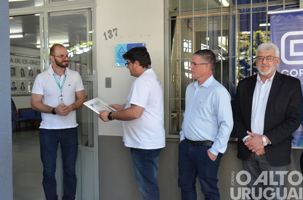 Escola Cardeal Roncalli de FW recebe certificado em qualidade de água tratada