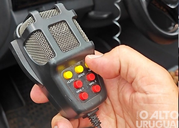 Veículo argentino é flagrado portando sirene típica de veículos de emergência