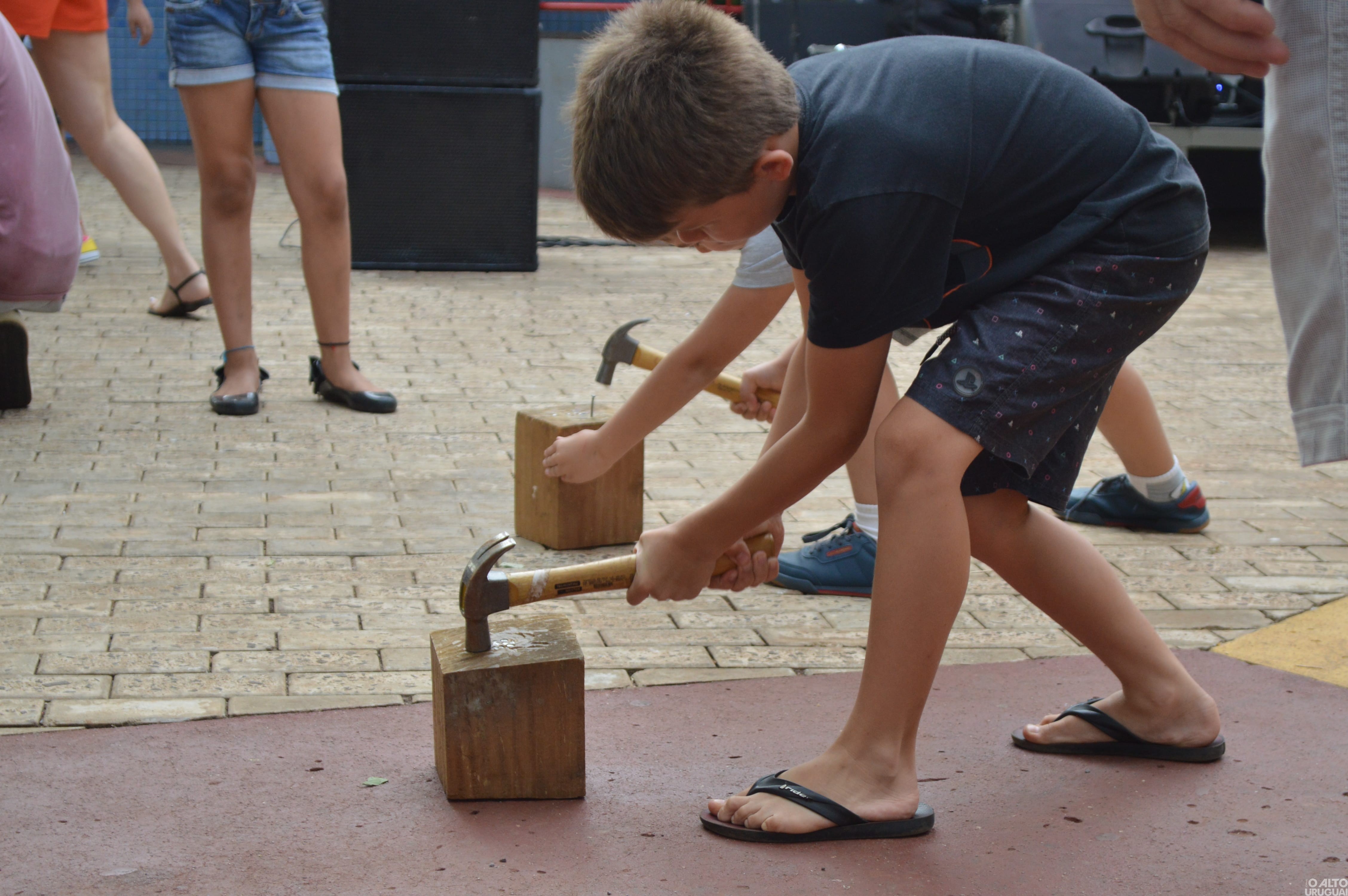 Biergarten diverte público no Frederico em Luz