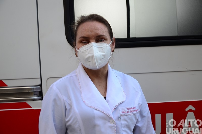 Profissionais de enfermagem promovem carreata