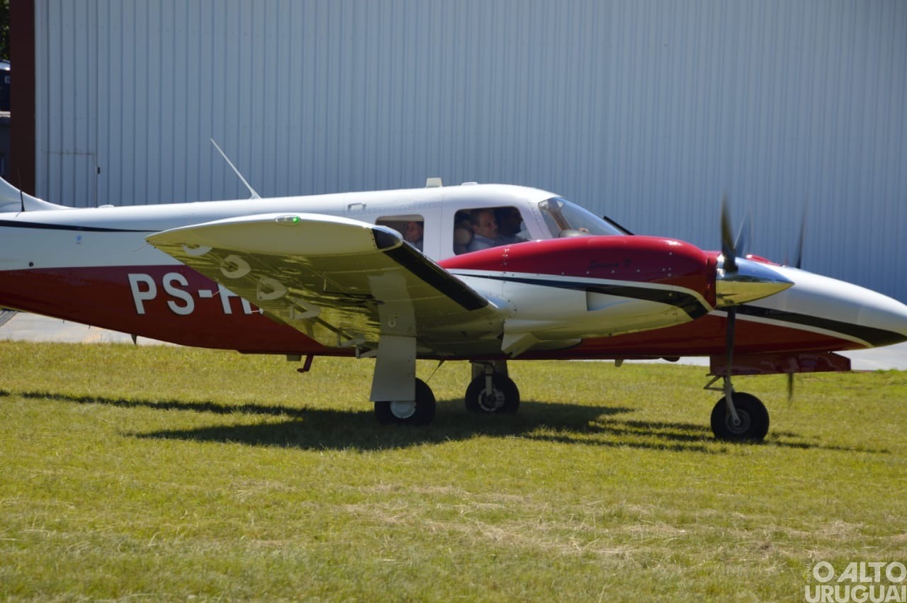 Integrantes do Aeroclube de FW realizam ação de Natal com voos panorâmicos