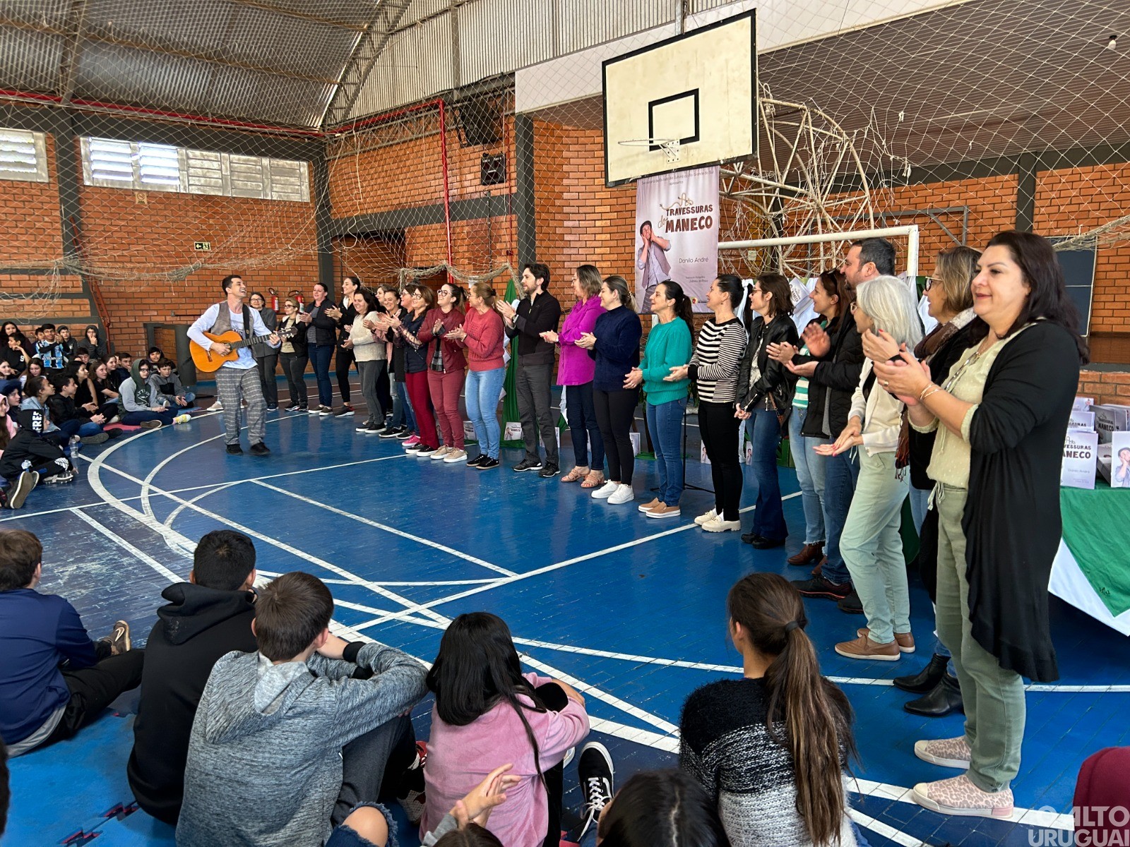 Danilo Gregory apresenta espetáculo “As Travessuras do Maneco” para rede de ensino de FW
