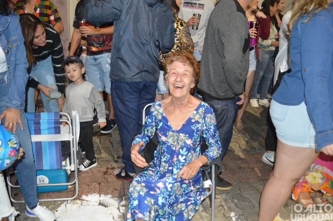 Desfile de rua do Carnaval Regional de Iraí reúne grande público