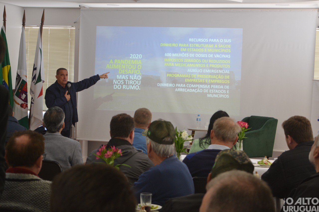 Onyx Lorenzoni recebe demandas da região