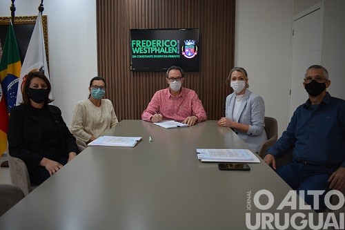 Prefeitura de FW firma parceria com entidades locais