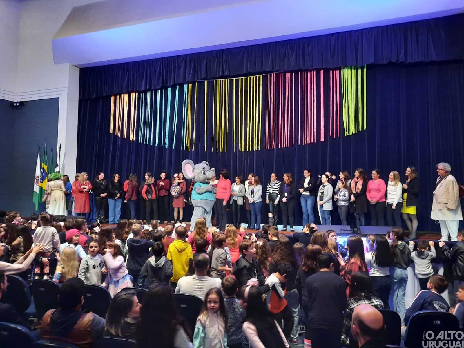 Escola Afonso Pena promove peça teatral comemorativa aos seus 60 anos