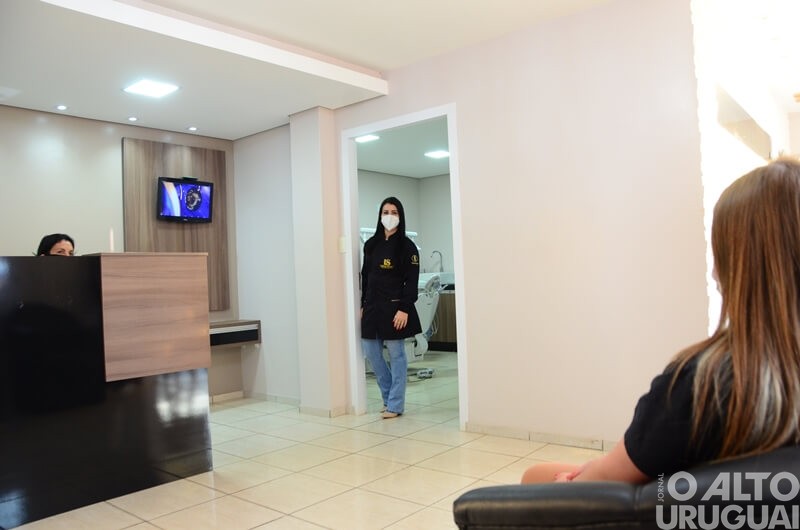 Lentes de contato dentais: a tendência entre as celebridades que também pode mudar o seu sorriso