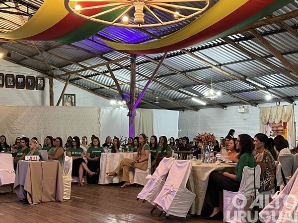 Encontro de Mulheres - Somos Bárbaras reúne quase 150 mulheres em FW