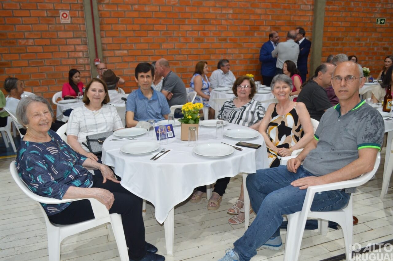 Jantar marca 40 anos da Apae-FW