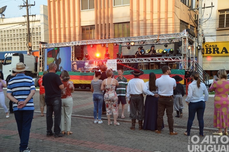 Renato Borghetti e Daniel Torres apresentam show farroupilha em FW