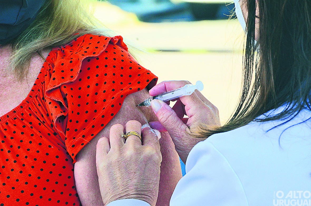 Ministério da Economia vai liberar R$ 1,4 bi para compra de vacinas