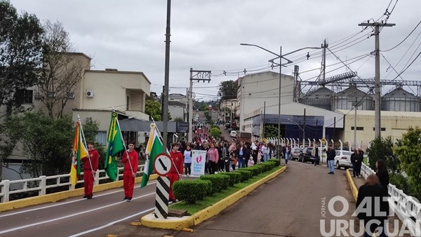 Pinhal promove desfile cívico e abre a Semana Farroupilha
