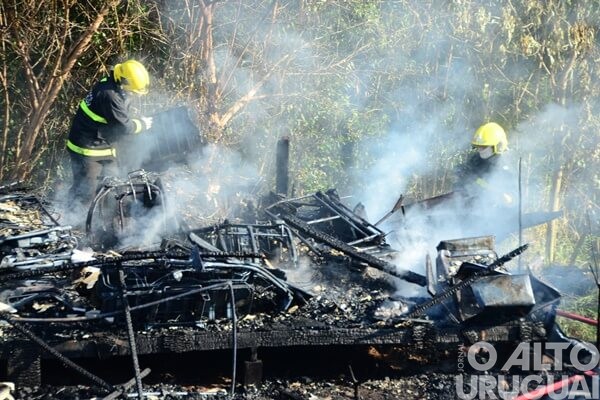 Incêndio destrói depósito no bairro São José, em FW