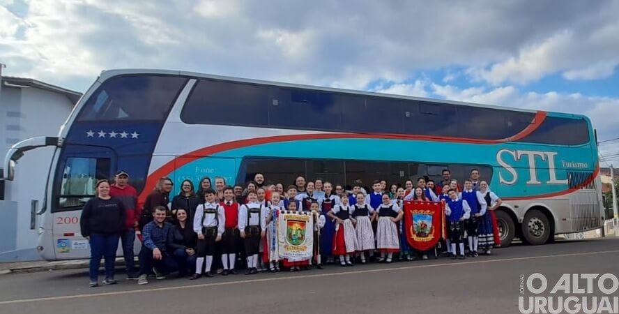 Grupos do Centro Cultural 25 de Julho participam de encontros de danças