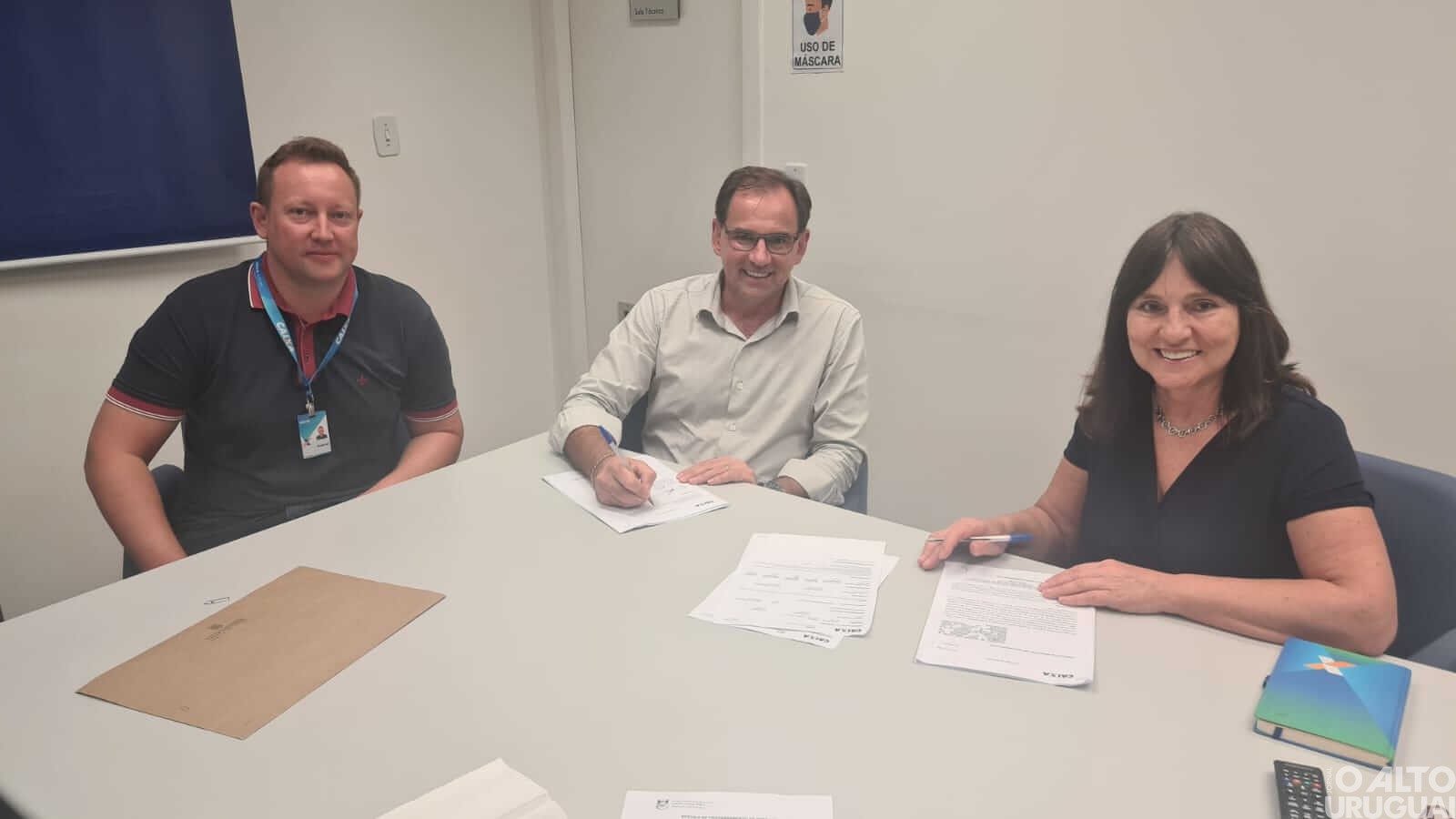 Prefeito de Cerro Grande assina convênio na Caixa para liberação de R$ 1 milhão para pavimentação asfáltica