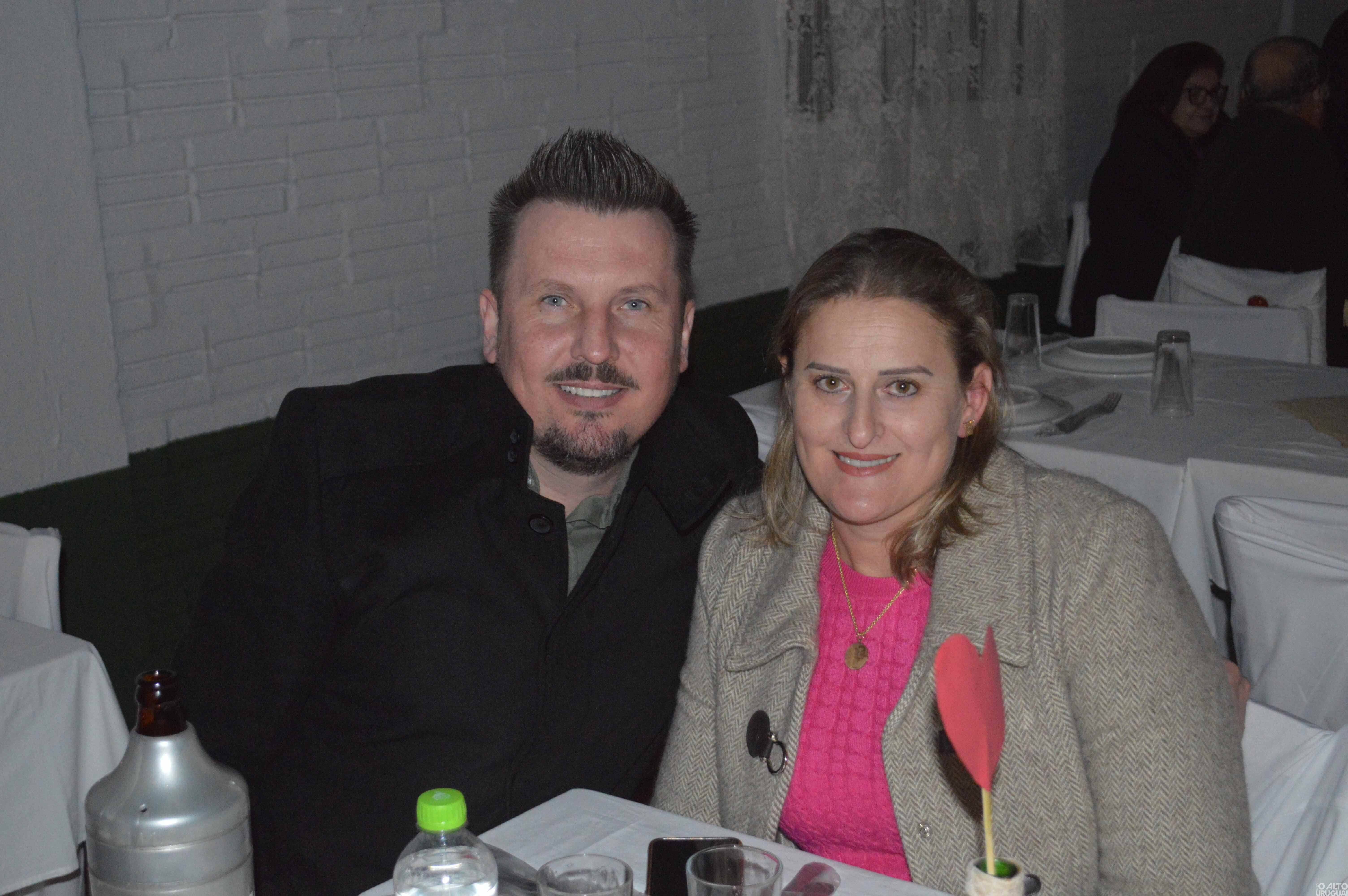 Noite do Galanteio reúne casais no CTG Rodeio da Querência