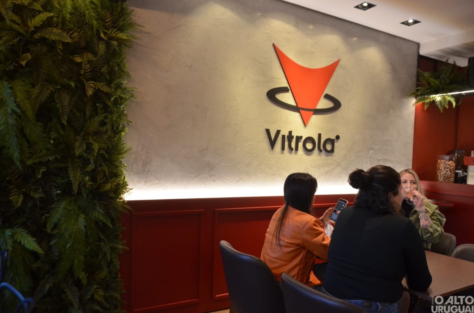 Vitrola reinaugura espaço gourmet e lança novo cardápio 
