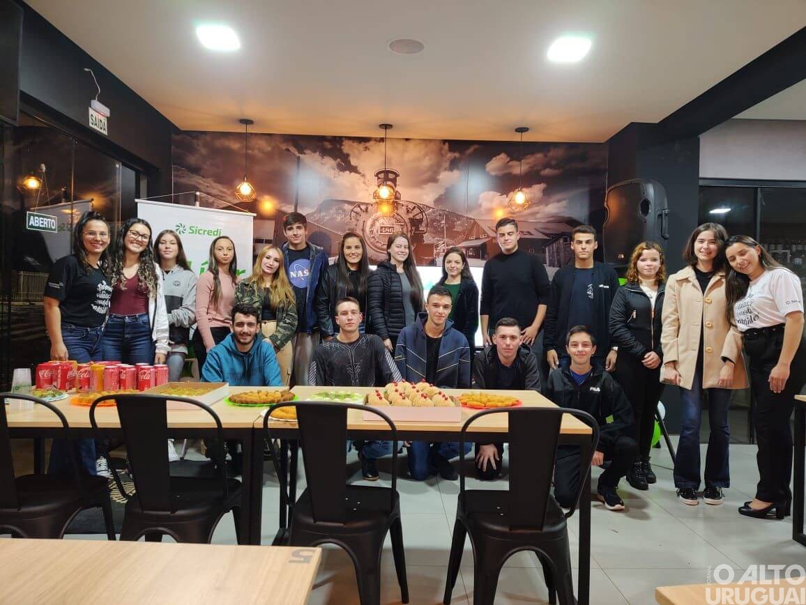 Líder Jovem e Sicredi Mulher iniciam novas turmas em 2022