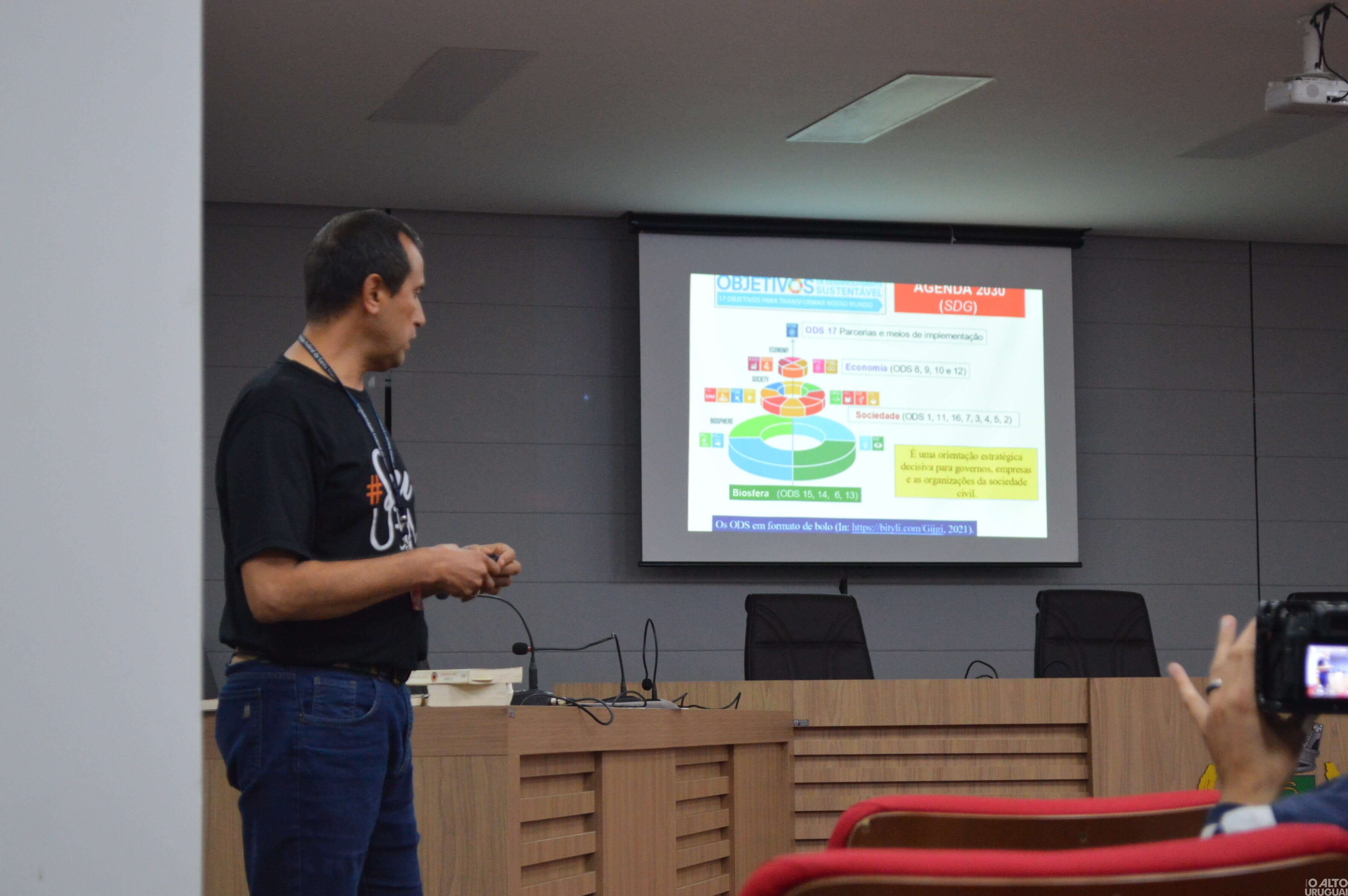 Palestra “De Estocolmo até a agenda 2030” é realizada em Frederico Westphalen
