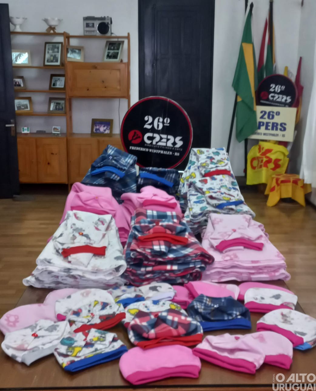 26º Núcleo do Cpers realiza doações da Campanha “Pés Quentinhos”