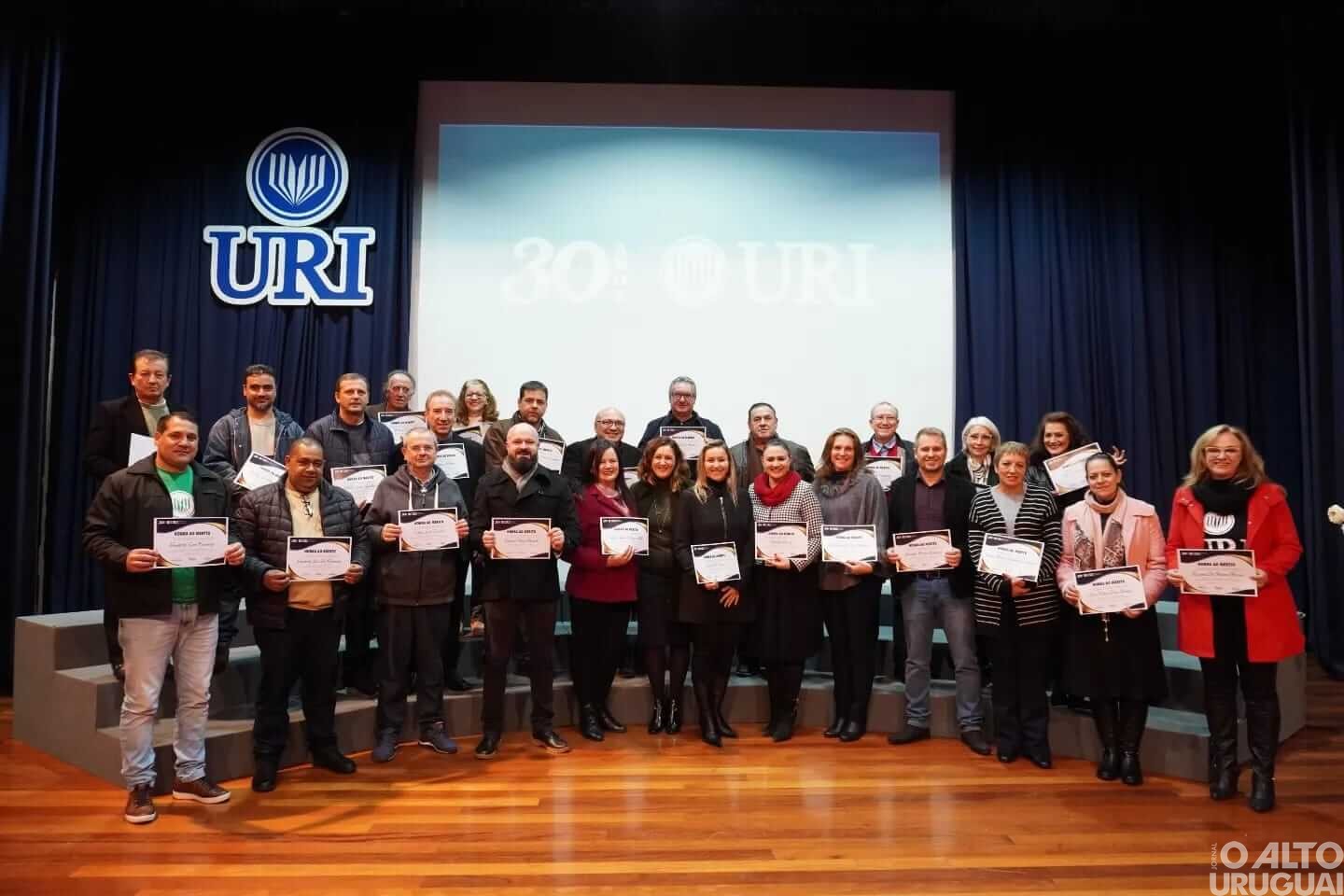 URI/FW marca aniversário com homenagens aos funcionários