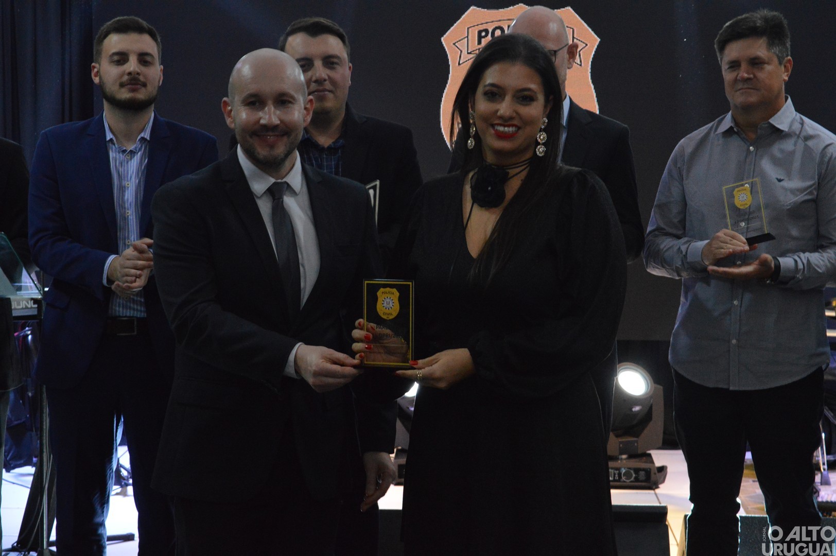 Baile Golden Night homenageia parceiros da Polícia Civil