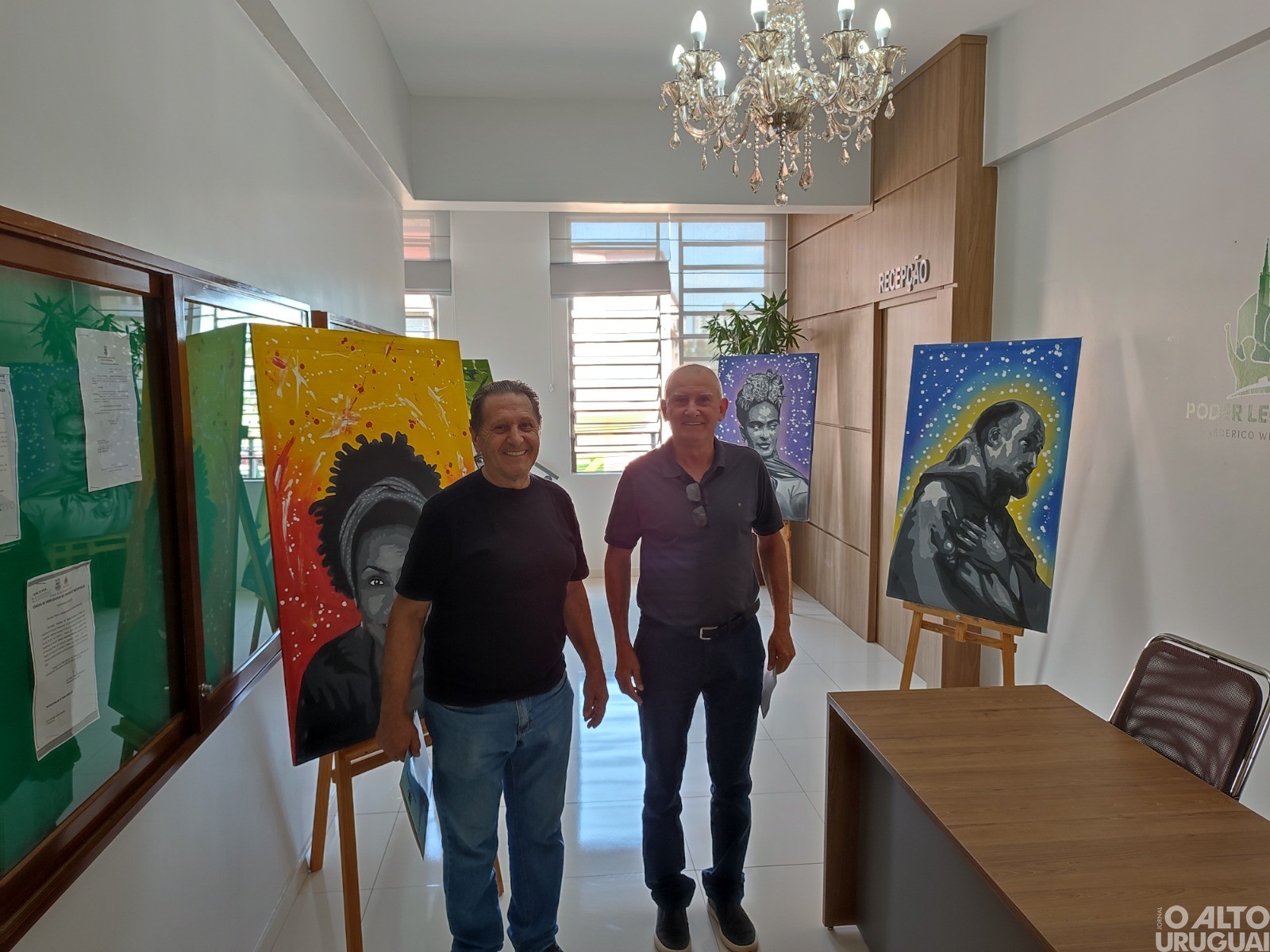 Câmara de Vereadores de FW recebe Exposição de Arte da artista plástica Valéria Pinheiro