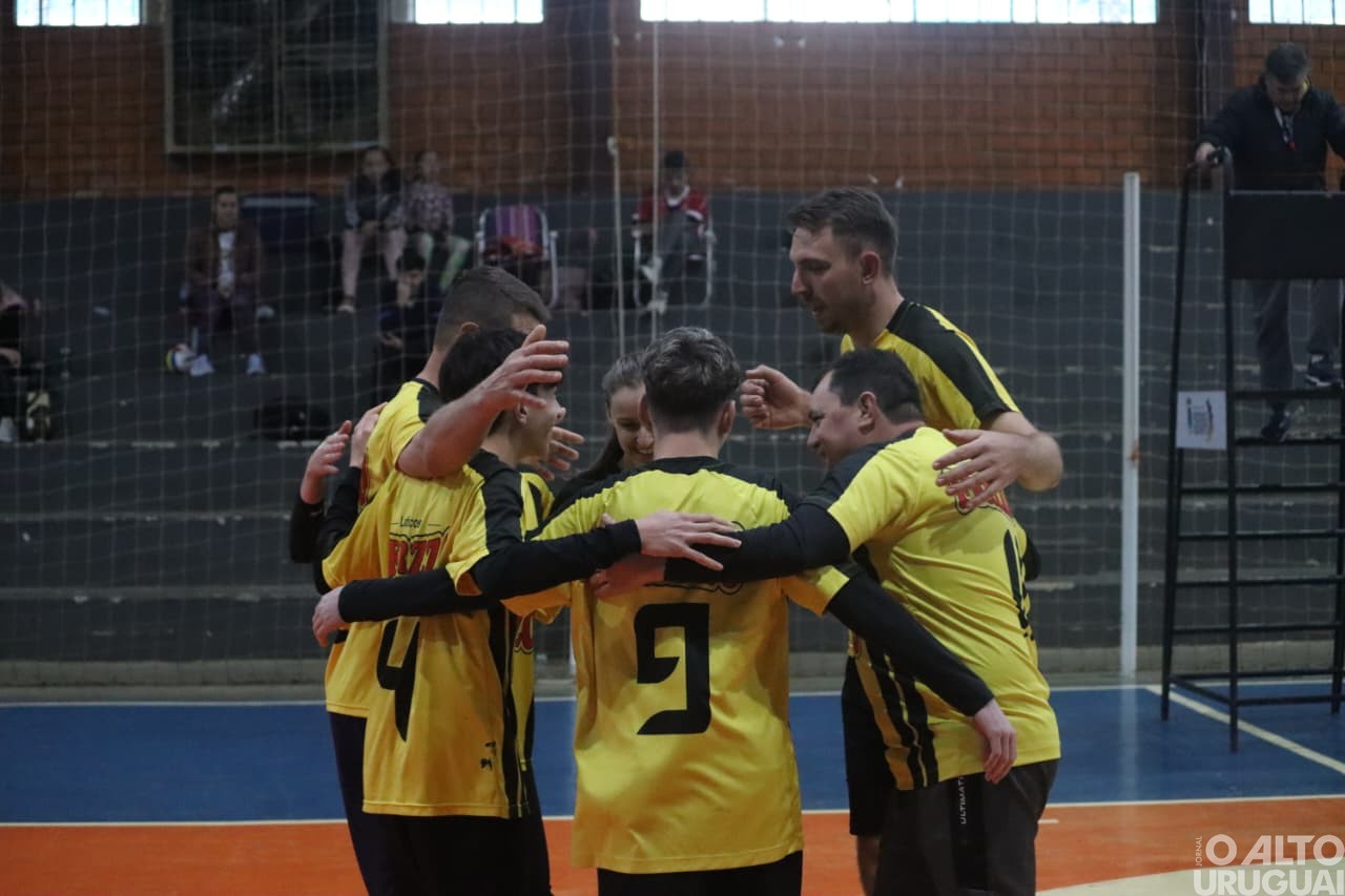 Pinhal realiza primeiro torneio municipal de voleibol misto