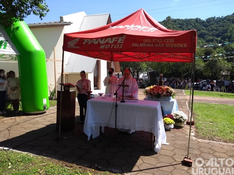 Grande público prestigia retomada da festa da linha Pedras Brancas