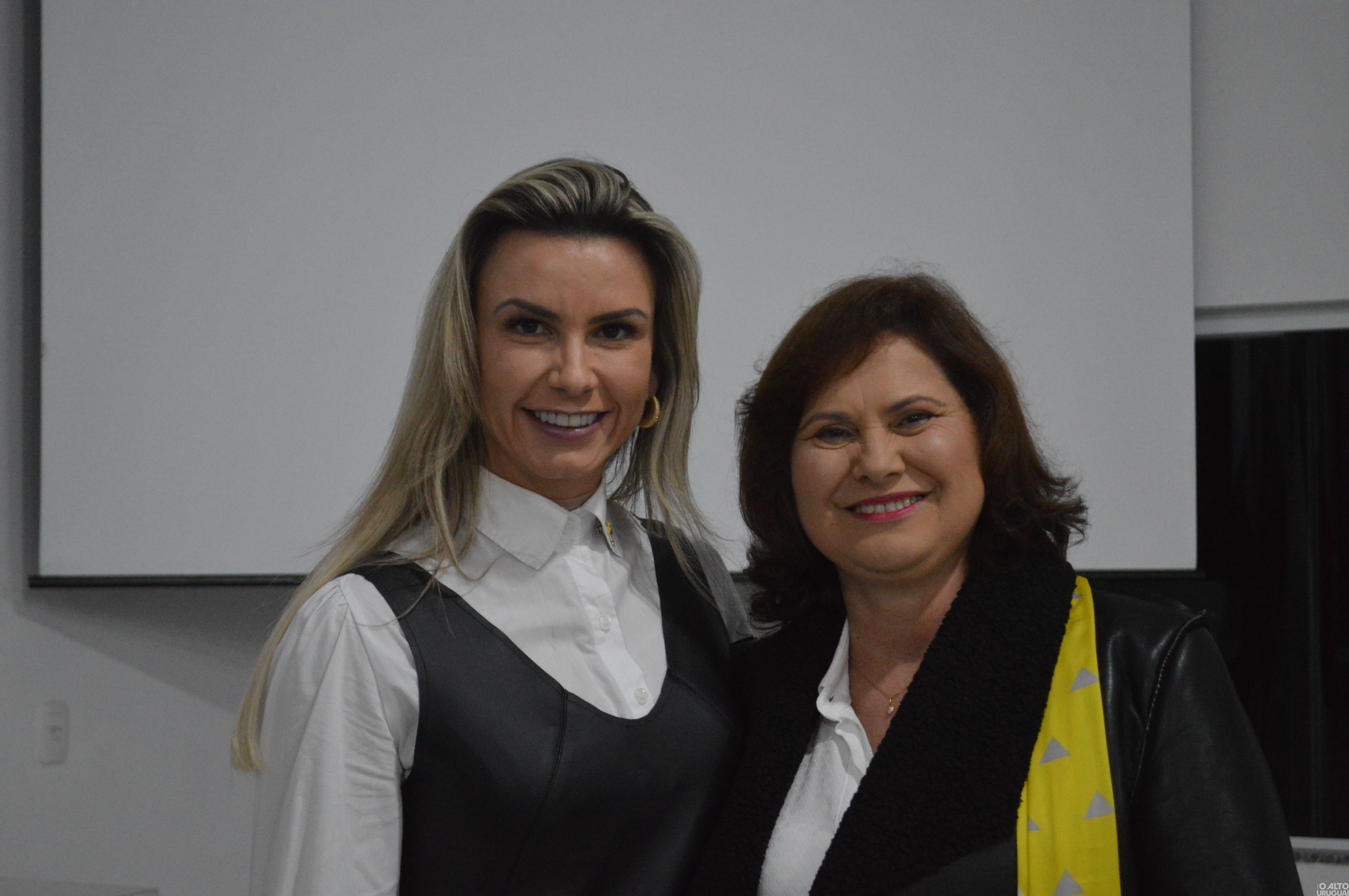 LEO Clube e Lions Club de FW empossam novas diretorias