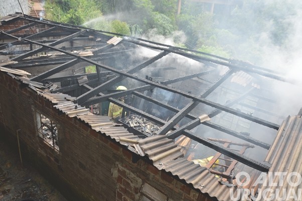 FW: Bombeiros atendem mais um incêndio em residência