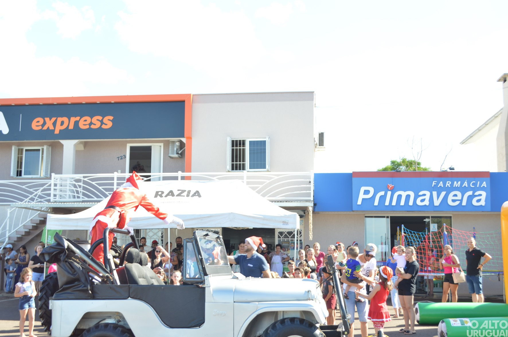 Supermercado Razia realiza ação social de Natal