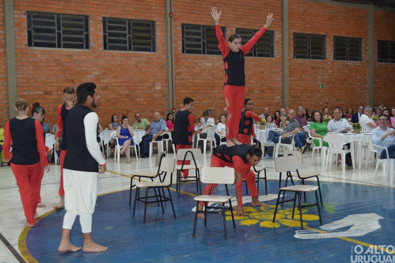 Jantar marca 40 anos da Apae-FW